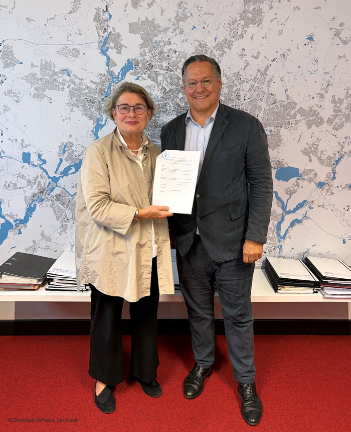 Prof. Petra Kahlfeldt, Senatsbaudirektorin Land Berlin und Oliver Reiß, Geschäftsführer Projekt Prof. Petra Kahlfeldt, Senatsbaudirektorin Land Berlin und Oliver Reiß, Geschäftsführer Projekt